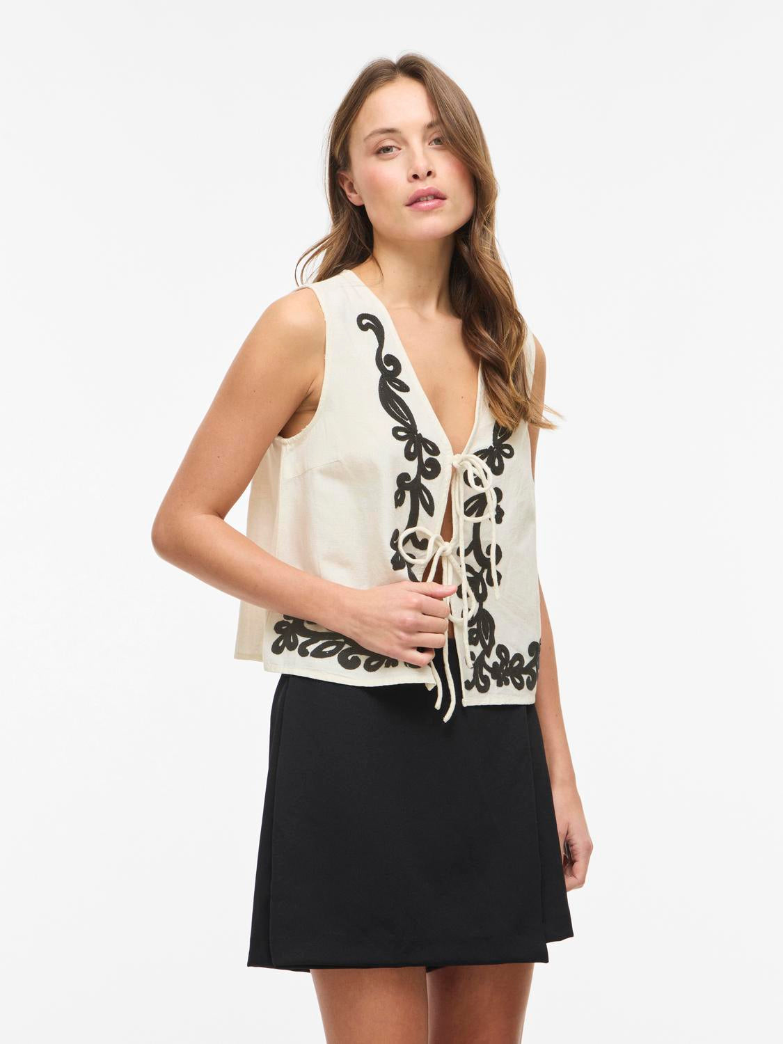 model_shot-front